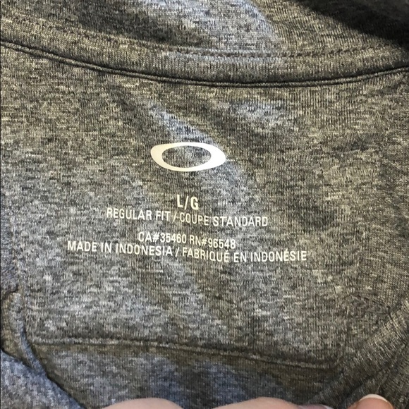 Oakley T - Picture 3 of 3